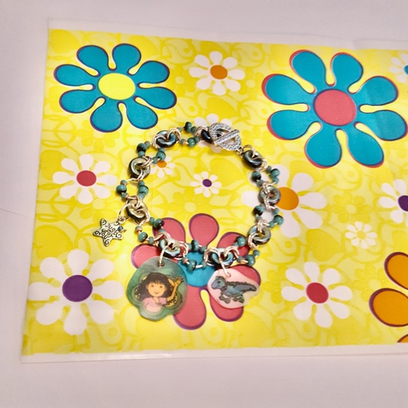 Groovy Girls Shrinkalicious Doll and Pet Lizard Charm Beaded Chain Bracelet - Picture 5 of 7